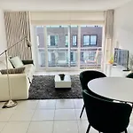 Gezellig Modern Met Optie Garagebox En In De Buurt Strand, Winkels En Restaurants Διαμέρισμα *