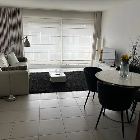 Gezellig Modern Met Optie Garagebox En In De Buurt Strand, Winkels En Restaurants דירה *